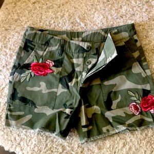 Venus Camo Shorts size 8